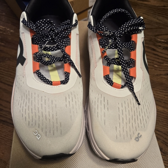 Sneakers - Picture 6 of 6